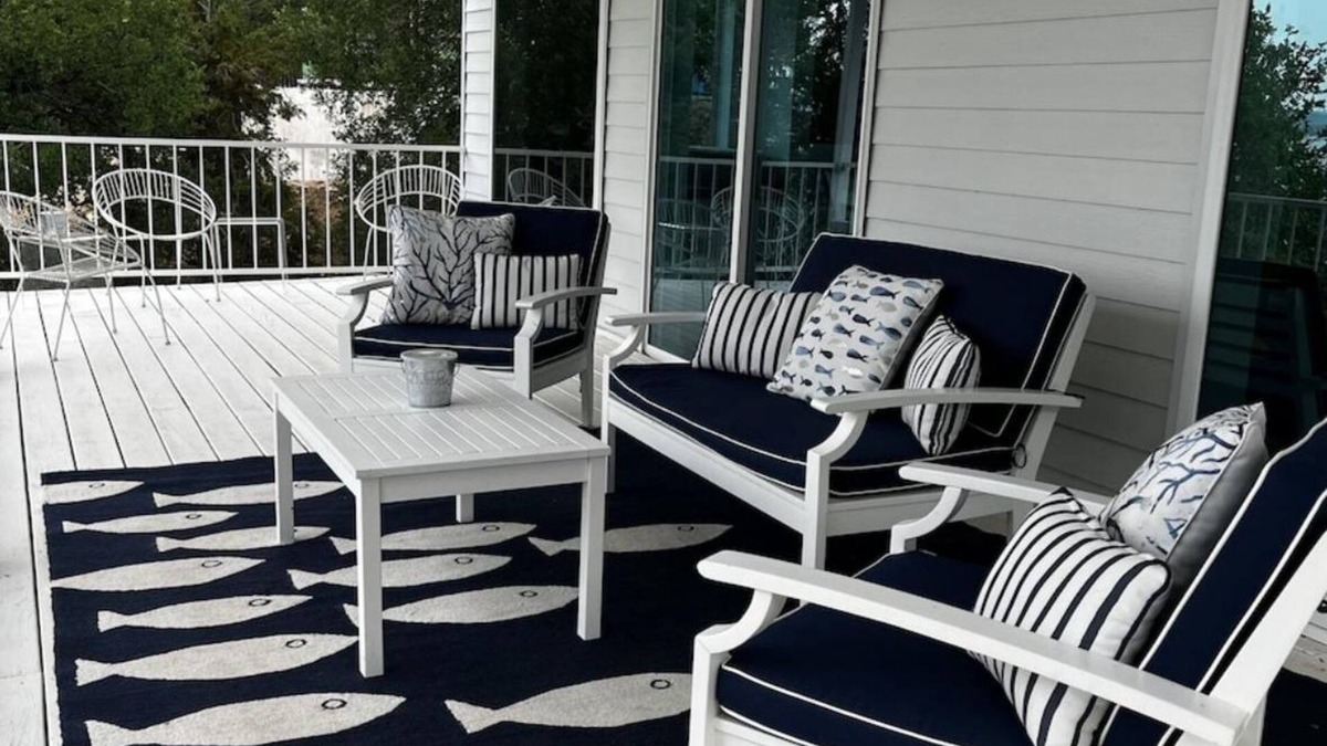 Graford House | Burma Blue is for you! This PK house getaway impresses & close to Rocker B!