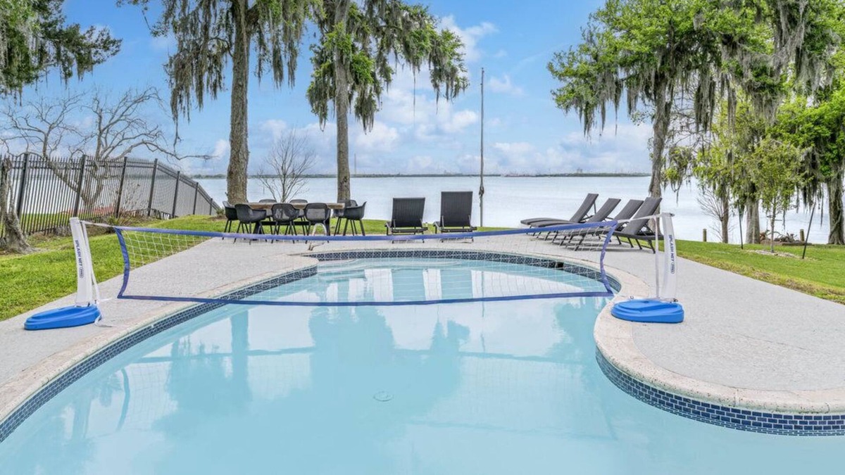 Barrett House | Burnet Bay Waterfront Pool Resort