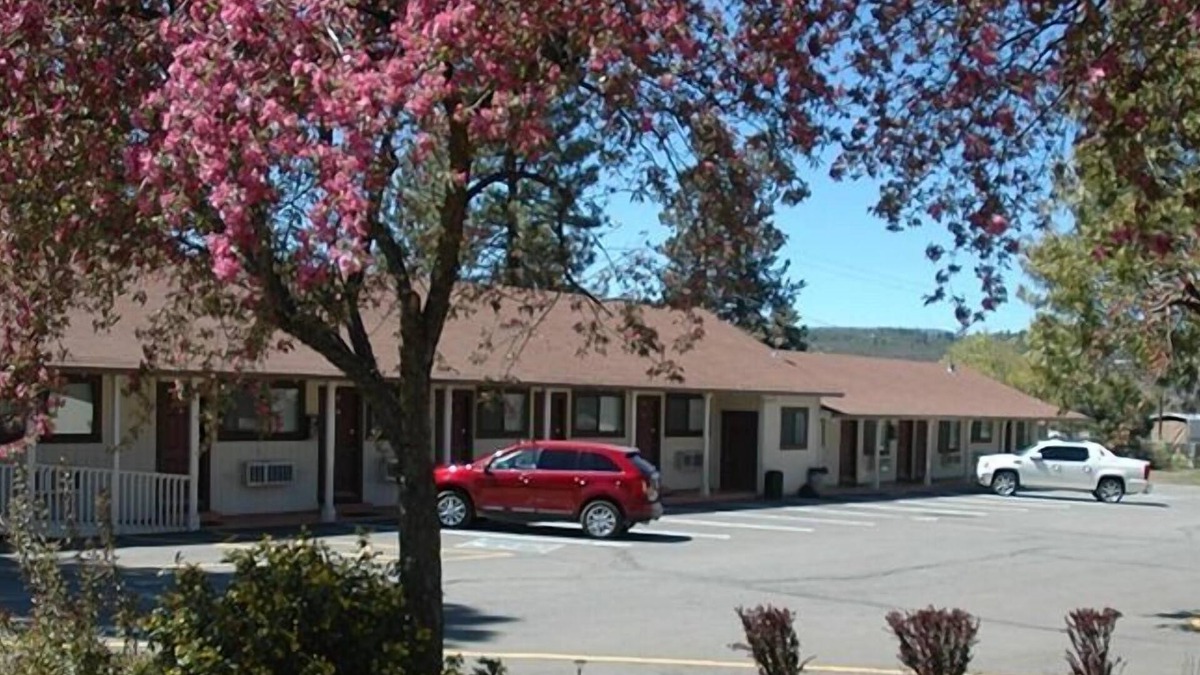 Burney Hotel | Burney Motel