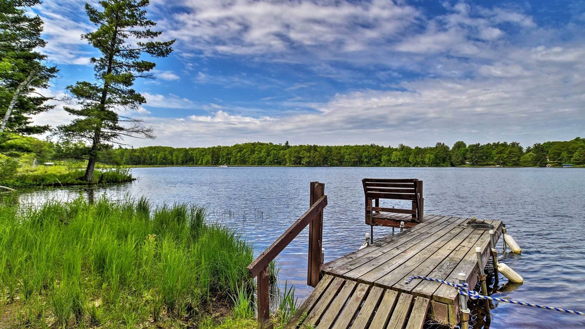 Hayward Cabin | Burns Lake Cabin w/Dock, Fire Pit, Rowboat & More