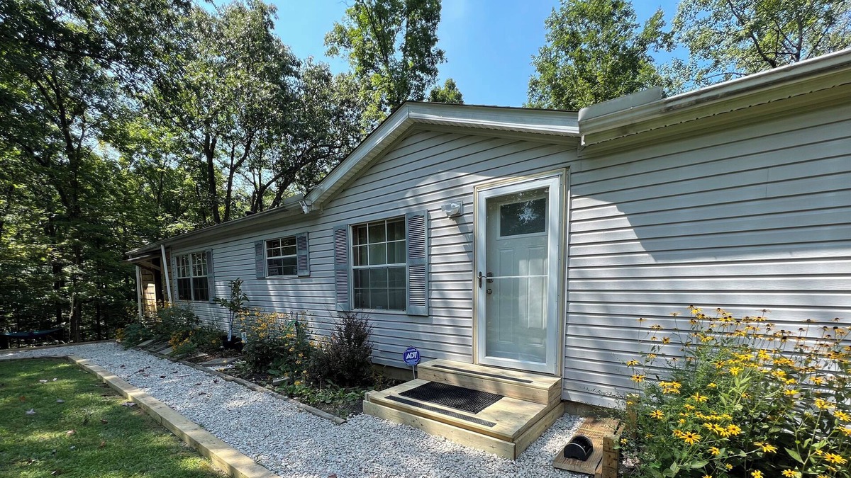 Glouster Cottage | Burr oak lake Dock 4