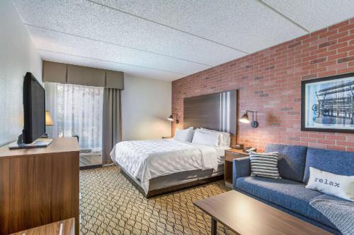 New Hartford Hotel | Burrstone Inn, an Ascend Collection Hotel