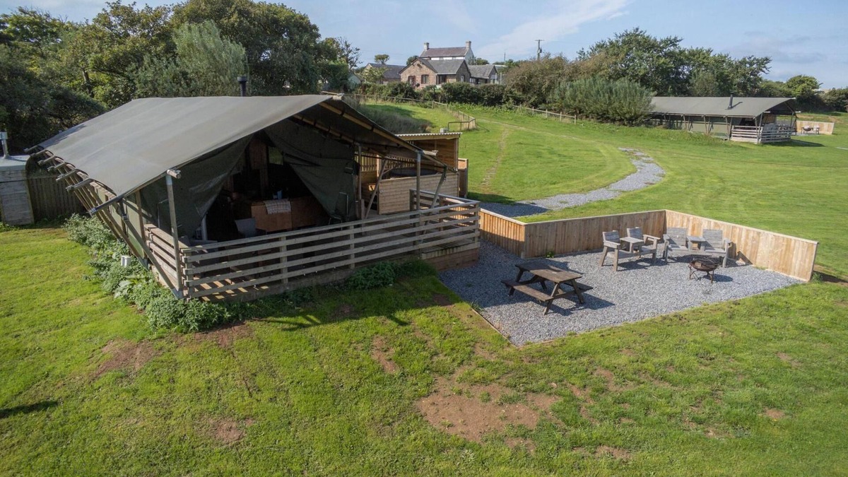 Llangennith RV Rental | Burryholmes - Safari Glamping Tent - Llangennith