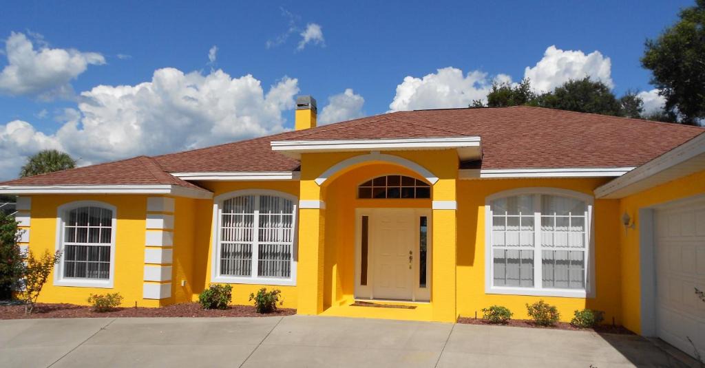 Inverness House | Bursting with Sunshine Pool Home S & G home