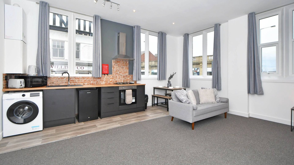 Burton on Trent Apartment | Burton Apartments. Free WiFi & Parking - Sleeps 2