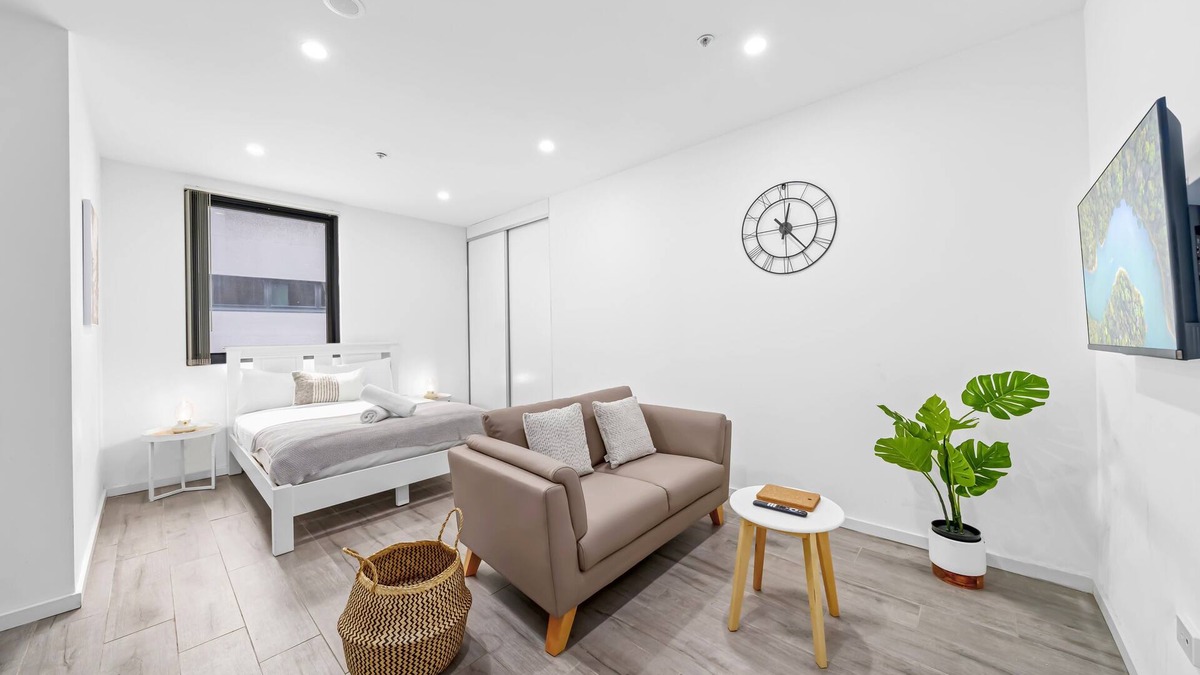 Burwood Apartment | Burwood 1Br apt nearTrain/Shopping street parking