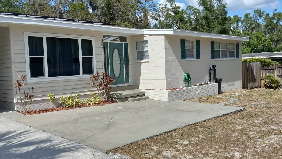 Temple Terrace Apartment | Busch Gardens private suite with its own entrance, kitchenette, bathroom & patio