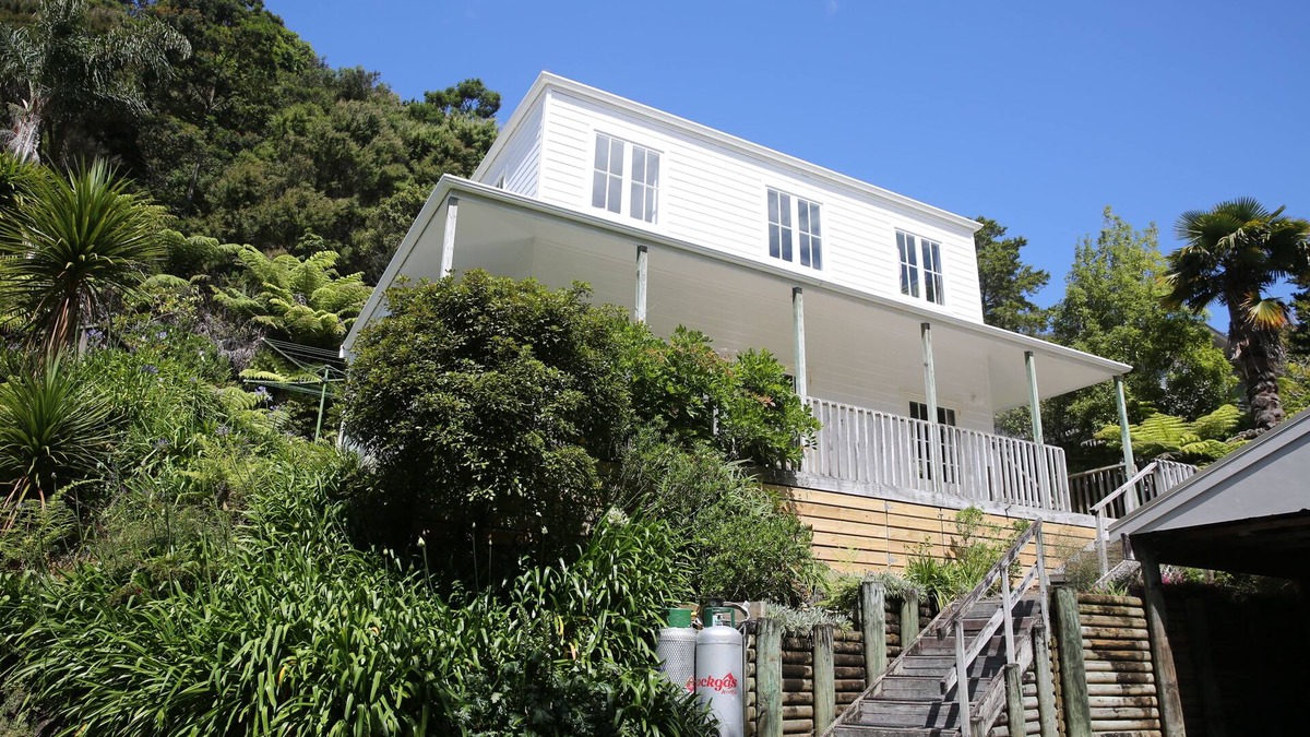 Paihia House | Bush clad oasis in the heart of Paihia