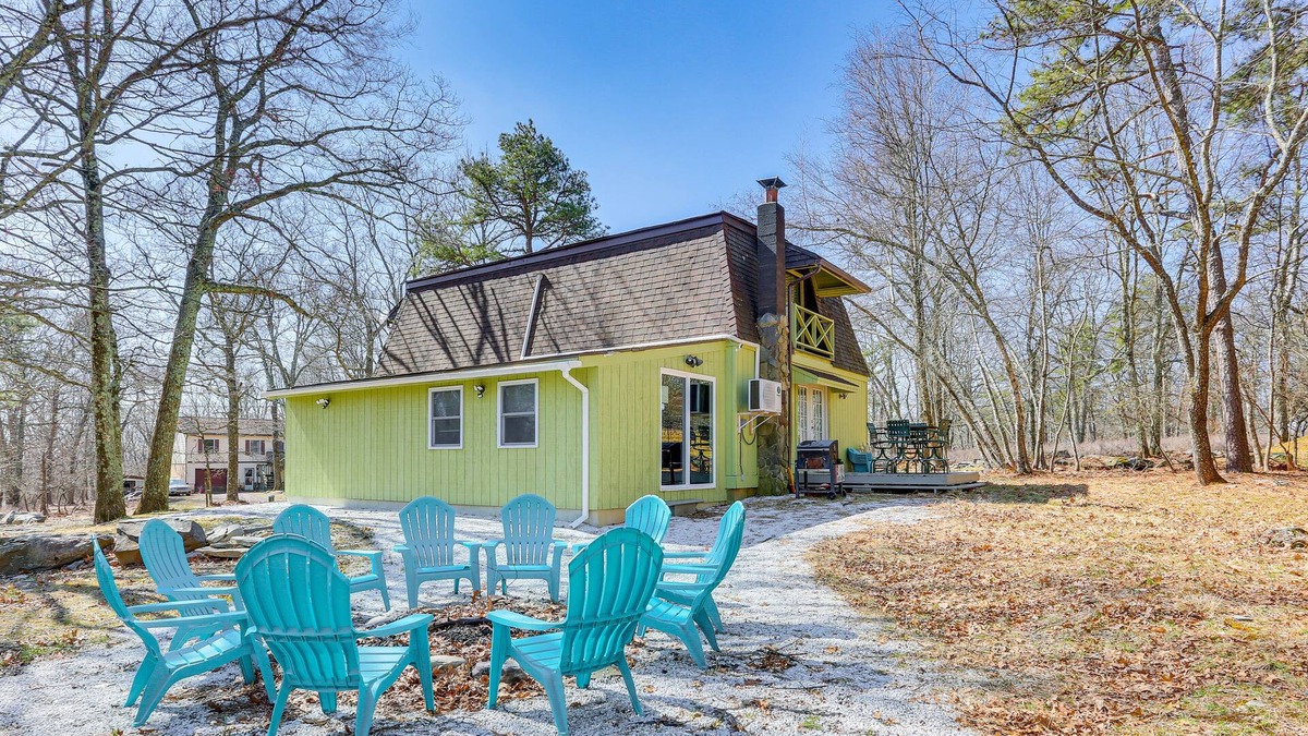 Bushkill Villa | Bushkill Villa w/Game Room, Sauna & Pool Access!