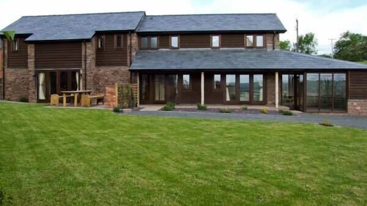 Longtown Cottage | BUSHMILLS, family friendly, character holiday cottage in Abbey Dore