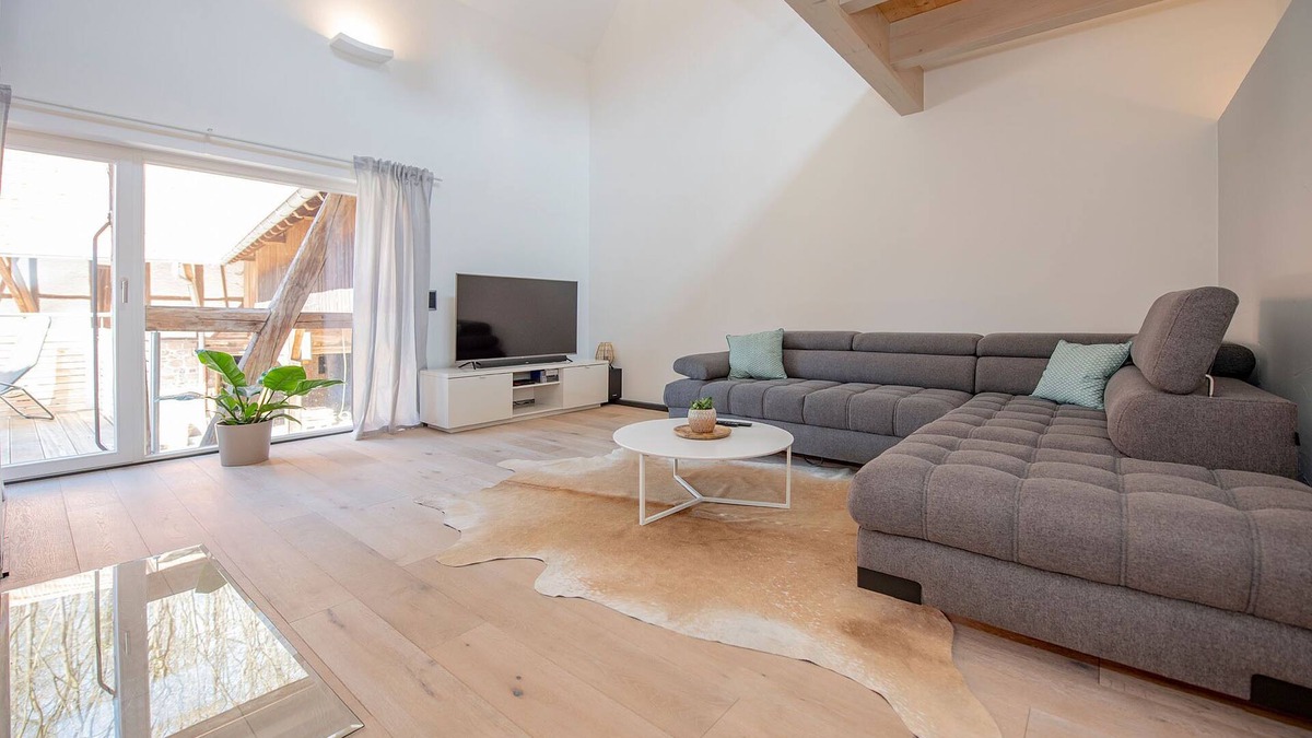 Moerlenbach Apartment | Business apartment with 115 m2 in maisonette style, upscale furnishings, fireplace