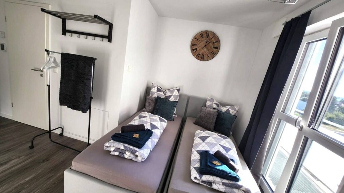 Neusaess Apartment | Business apartment with WIFI, elevator & free parking