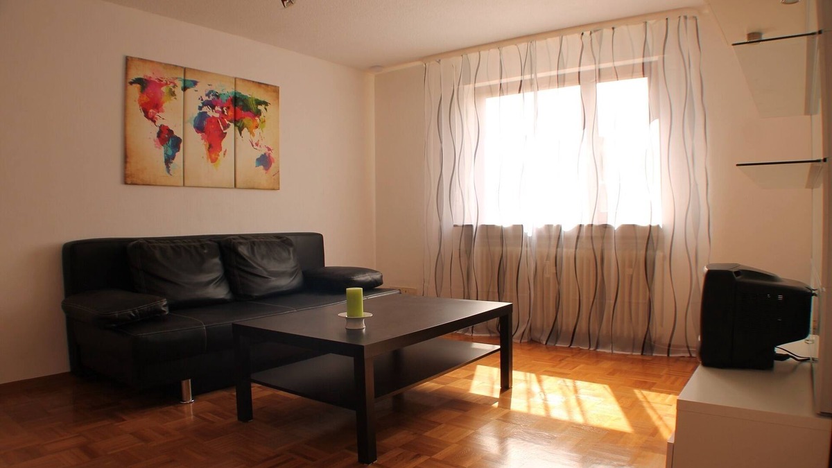 Renningen Apartment | Business or vacation, central 80sqm apartment near Bosch/Porsche/Daimler