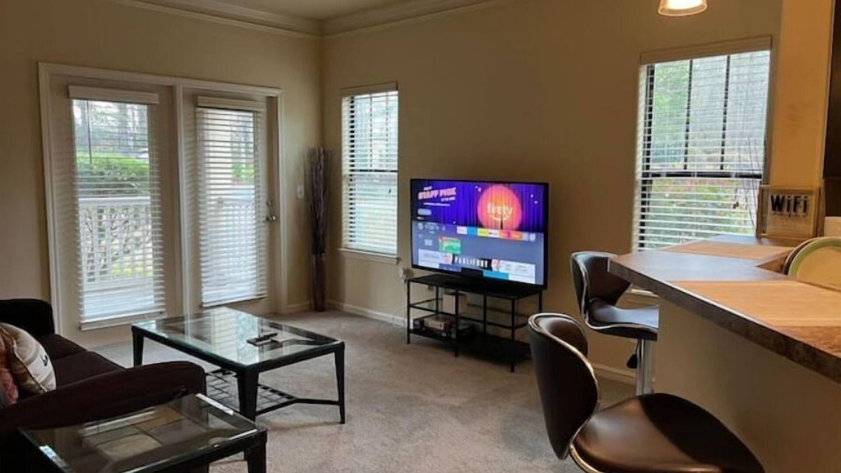 Executive Park Apartment | Business/Pleasure nComfy & Quiet with all the comfort of home. Instant Booking