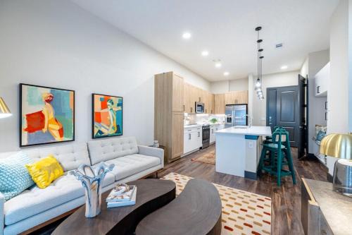 North Burnet Apartment | Business Ready -Fast WiFi -Onsite Parking