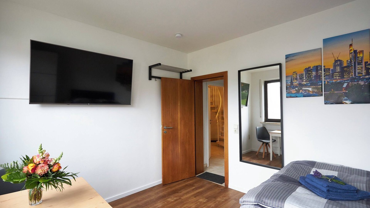 Offenbach am Main Apartment | Business studio apartment in a modern boarding house - public transport connection - free bikes