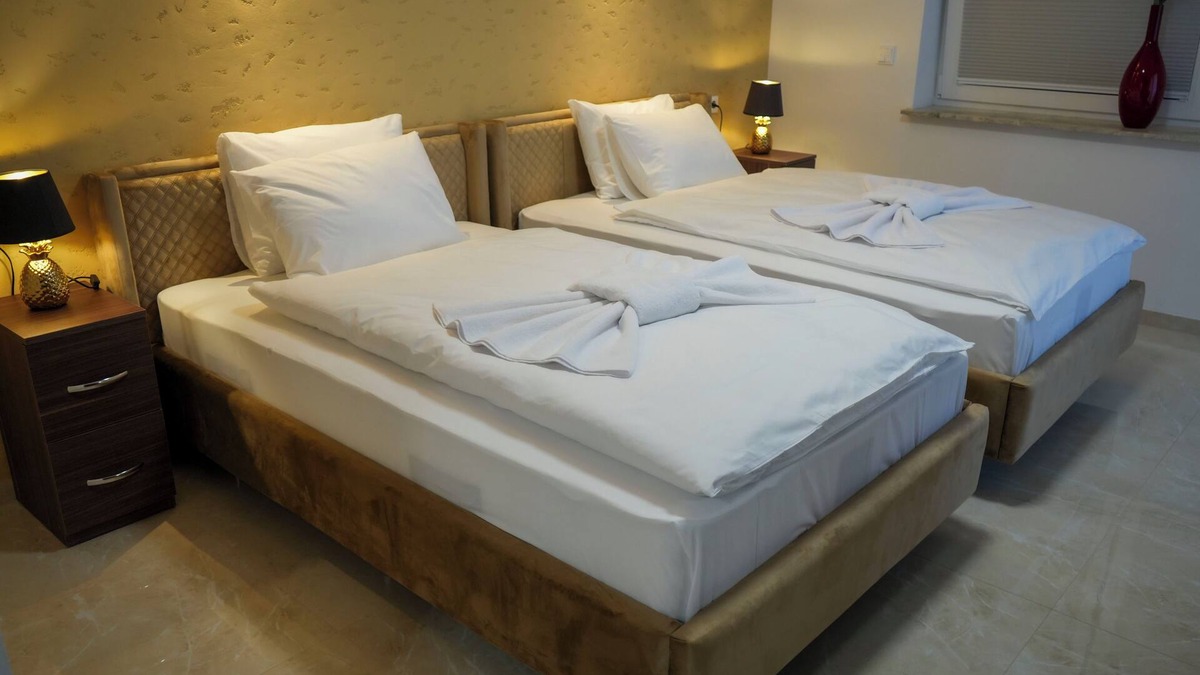 Berenbostel Apartment | Business & Trade Fair Apartment - Fitters - 2 rooms - Balcony - Kitchen - NO2