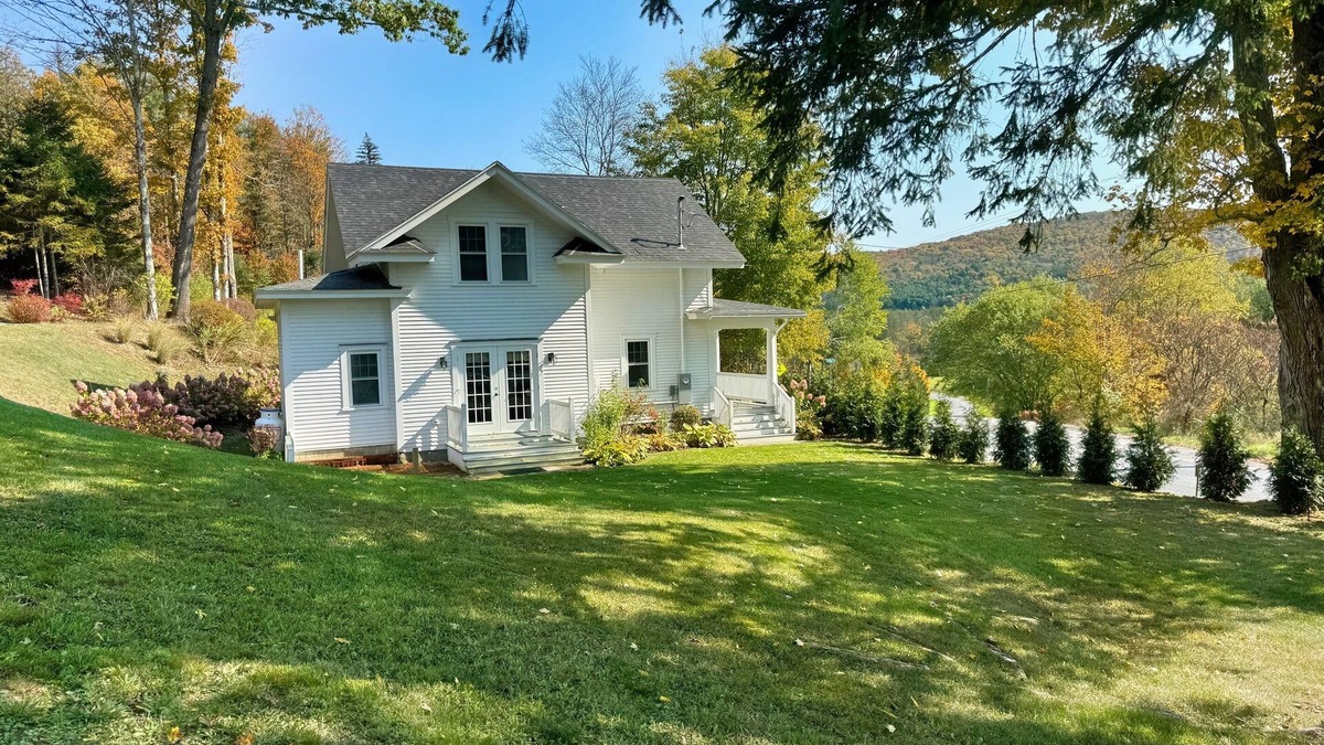 Morris House | Butler House Vacation in the lap of luxury in Morris NY ~ HEATED SALTWATER POOL