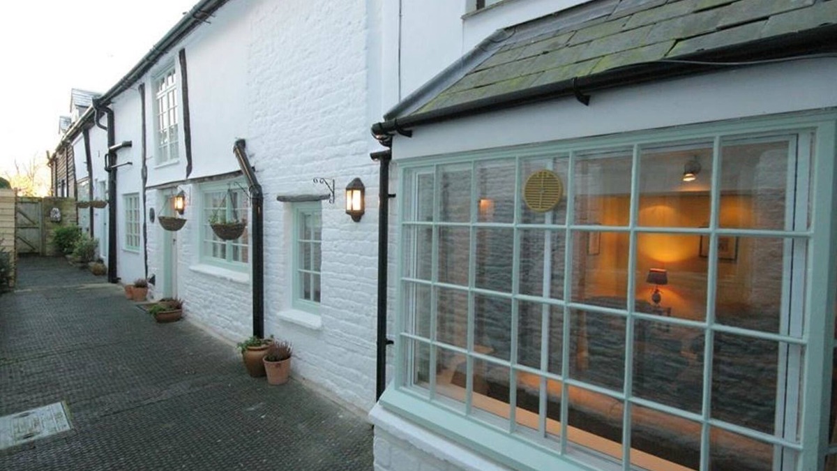 Burford Cottage | BUTLERS COTTAGE, pet friendly, character holiday cottage in Burford
