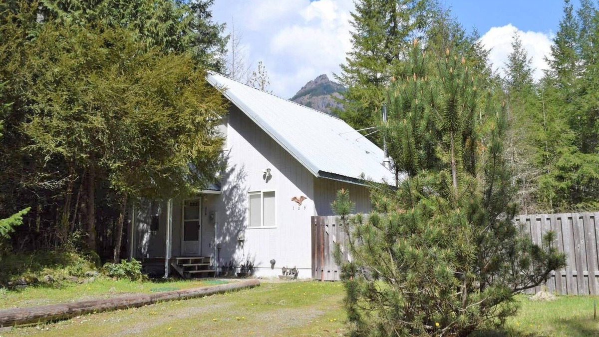 Packwood Cabin | `Butter Creek Cabin' | 3 Bed, 2 Bath