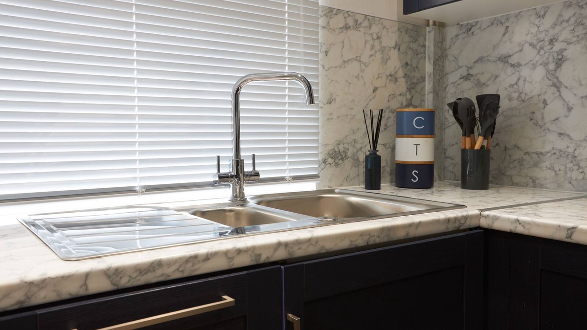 Riverside Apartment | Butterbridge apartments nestled between More London and Tower Bridge.