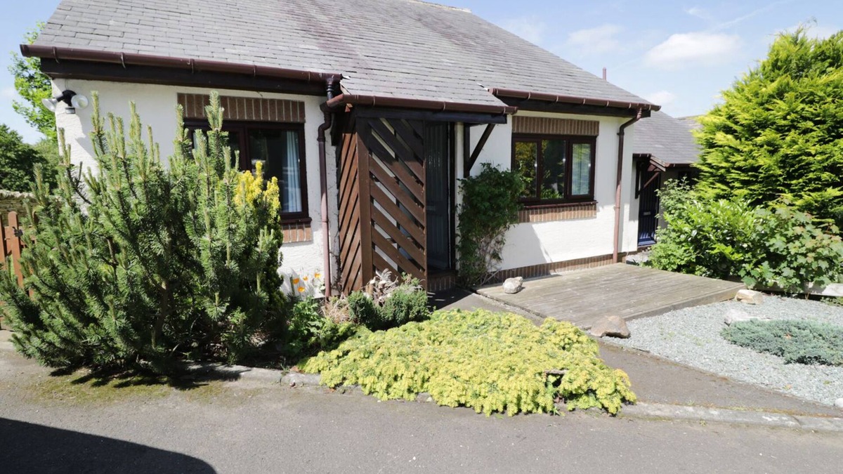 Allendale House | BUTTERCUP COTTAGE, pet friendly, with a garden in Allendale