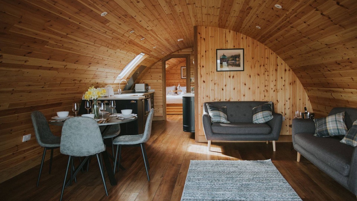 St Harmon Cabin | Buttercup - Glamping Pod with Hot Tub Sleeping 4, Pet Friendly