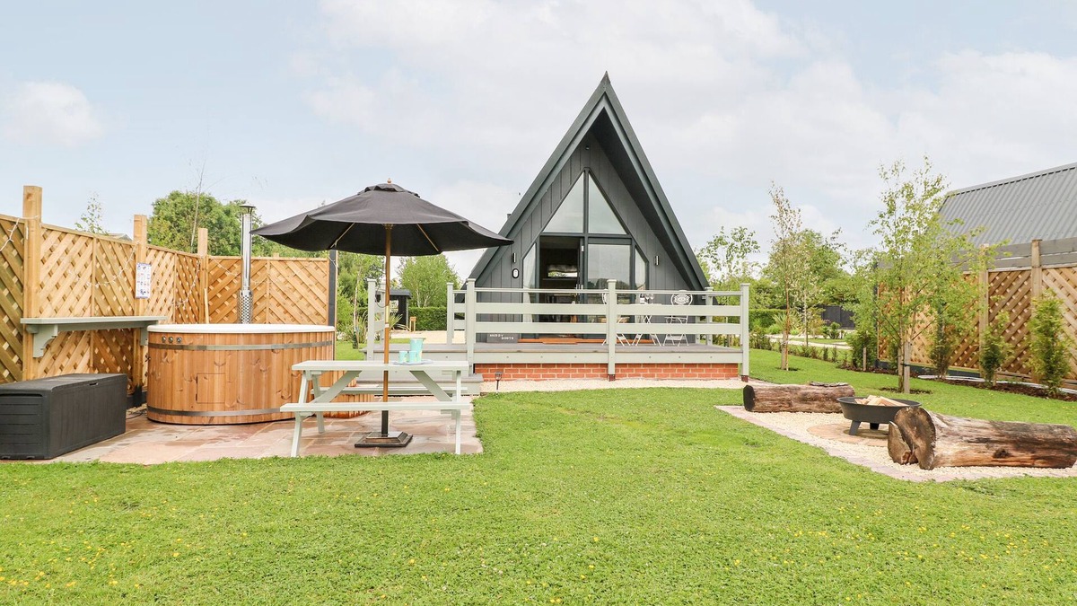 North Wheatley Cottage | Buttercup Lodge