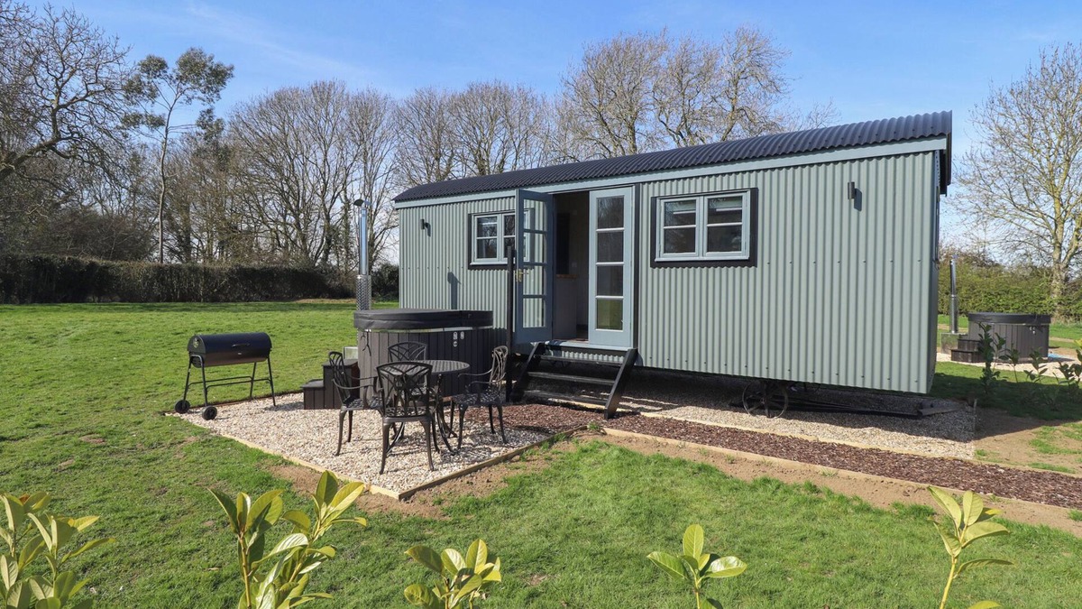 Ashby cum Fenby Cottage | BUTTERCUP, pet friendly, country holiday cottage in Waltham