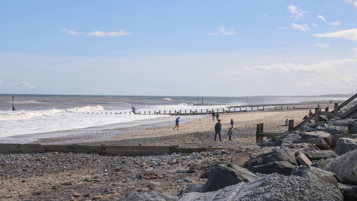 Hornsea Cottage | BUTTERCUP, pet friendly, with a garden in Hornsea