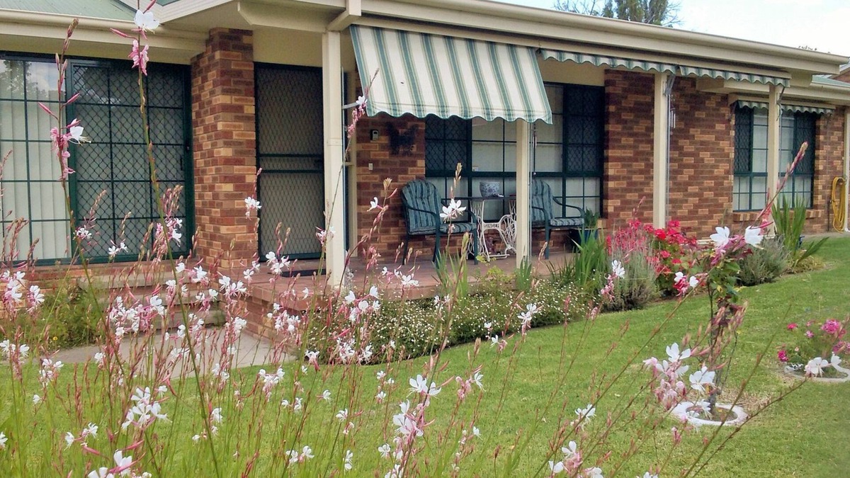 Tumut Cottage | Butterfly Cottage - Pet Friendly Tumut