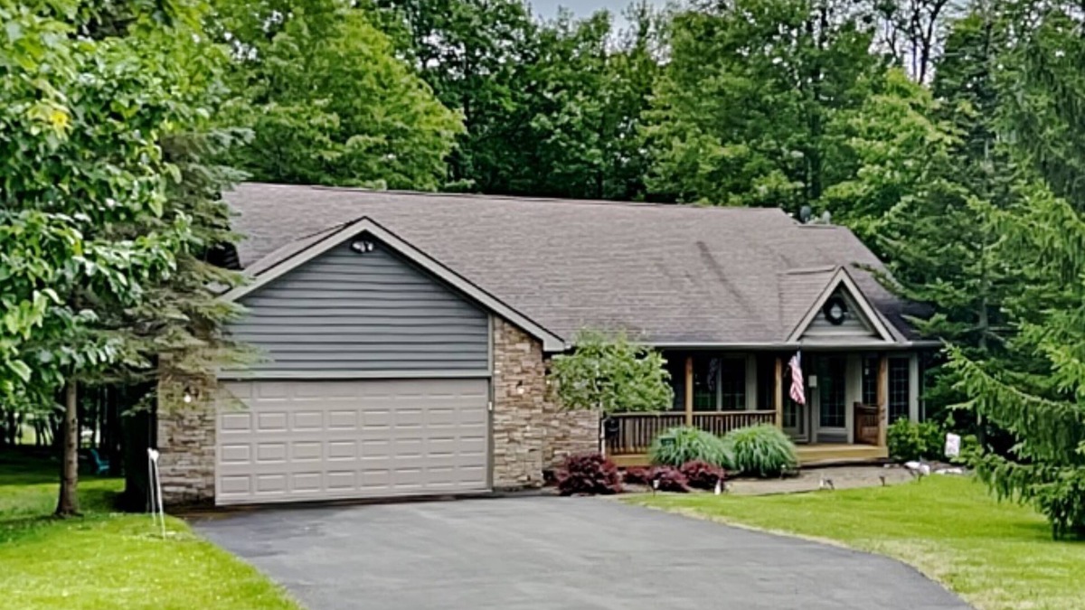 Mountainside House | Butterfly Retreat | Relaxing Mountainside Home + Hot Tub & Wooded Views