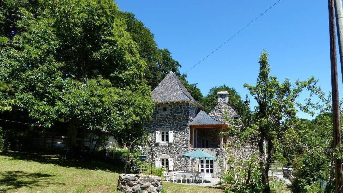 Laguiole Villa | Butterfly villa on Aubrac