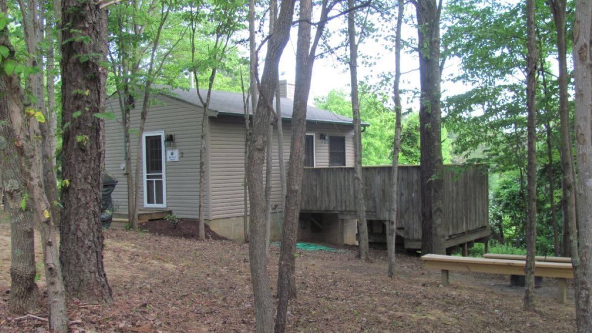 Laurelville Cottage | Button Buck--Cottage in Hocking Hills--Wood Burning Fireplace, and Pond