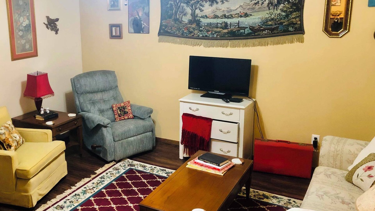 Batesville Apartment | Button's Apartment-Cozy vintage-style 2-bedroom place in historic Batesville