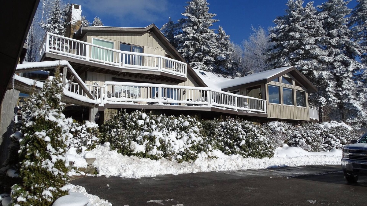 Champion House | Buy 2 Nights, get one free! March Special! Great Skiing at Seven Springs!