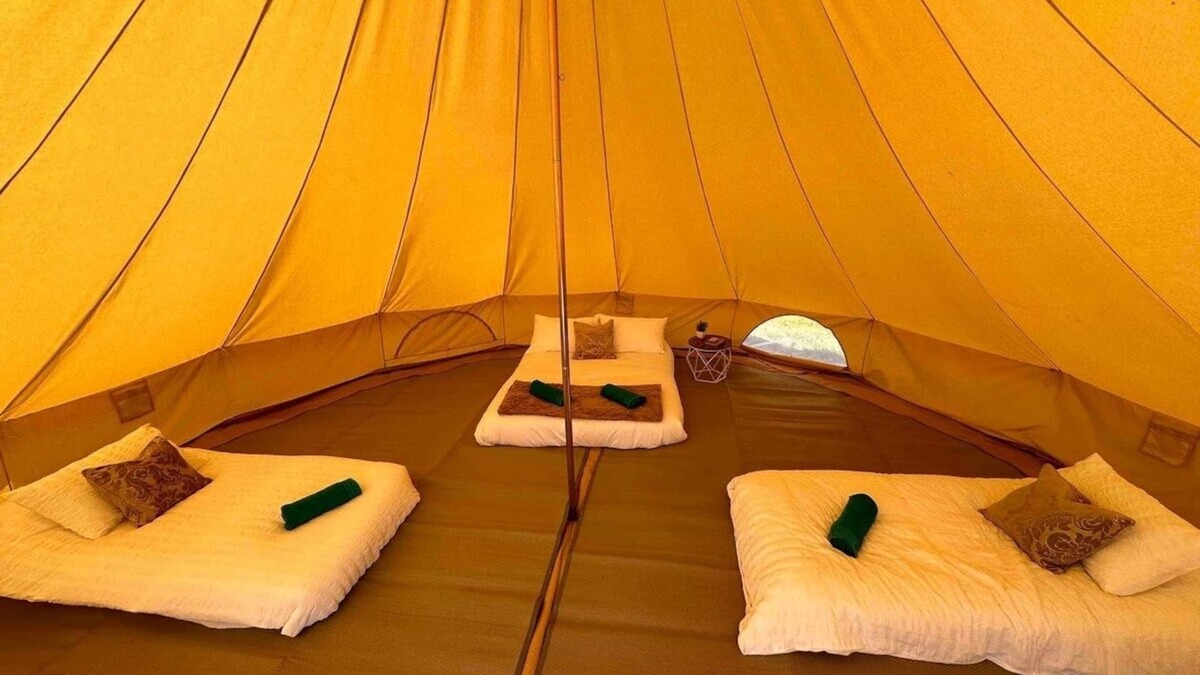Chackmore Apartment | Buzzard's Tent In Meadow