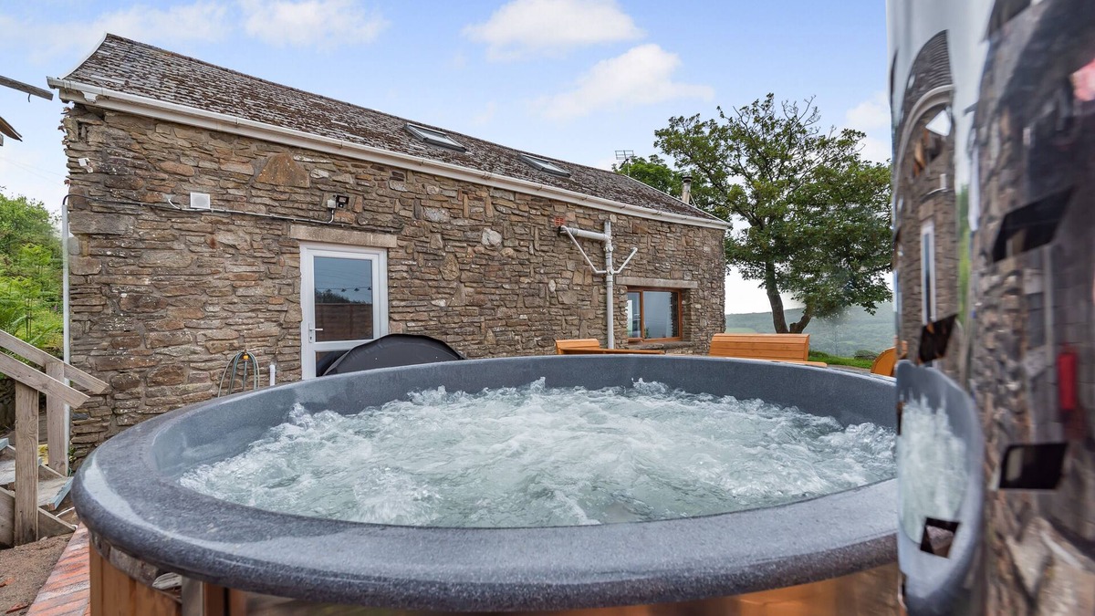 Port Talbot House | Bwlch Farm Lodge - Three Bedroom House, Sleeps 6