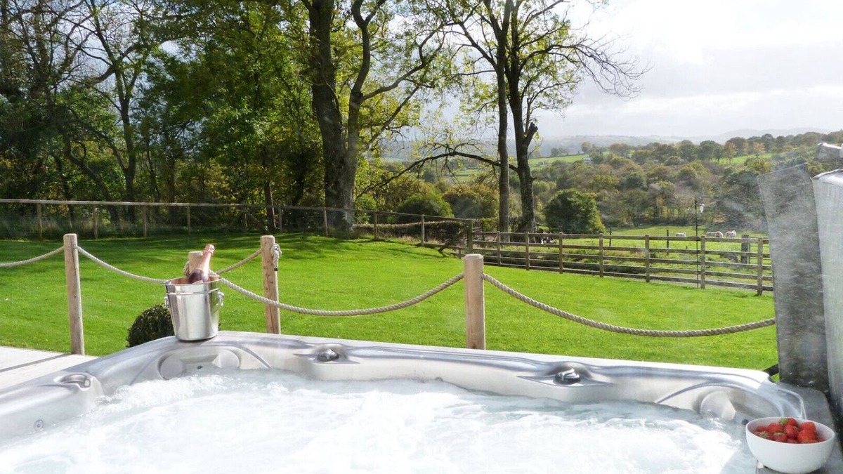 Llandrindod Wells House | Bwthyn Dulas - Three Bedroom House, Sleeps 6