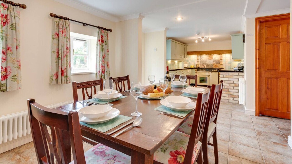 Cwm-twrch Isaf House | Bwthyn Glyn - Three Bedroom House, Sleeps 6