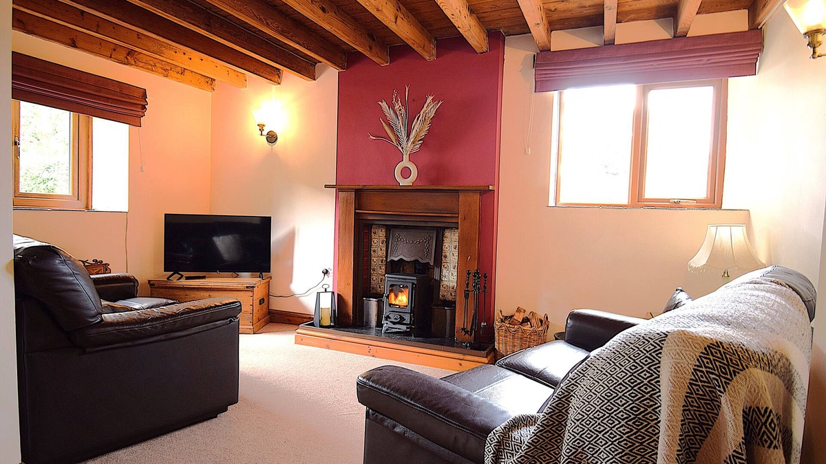 Cwrt House | Bwthyn y Cipar - Two Bedroom House, Sleeps 4