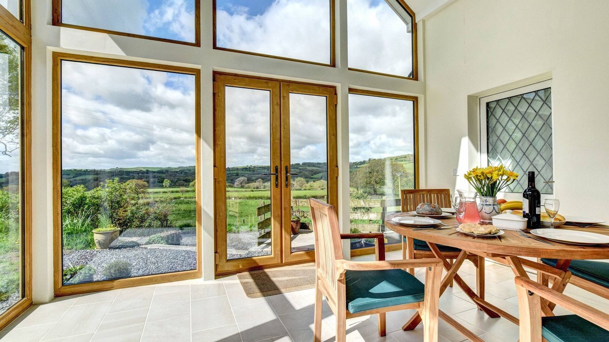 Llanwrda House | Bwthyn y Wennol - Three Bedroom House, Sleeps 4