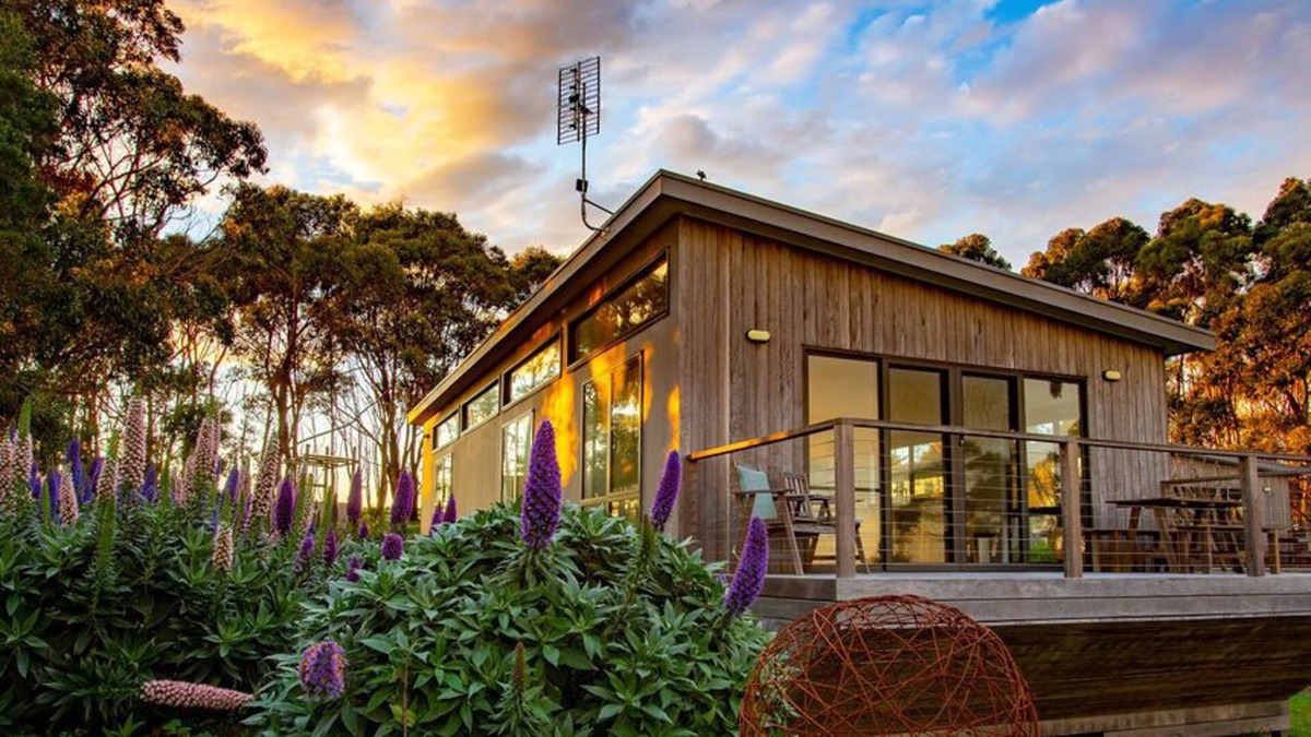 Wattle Hill Apartment | By Moonlight