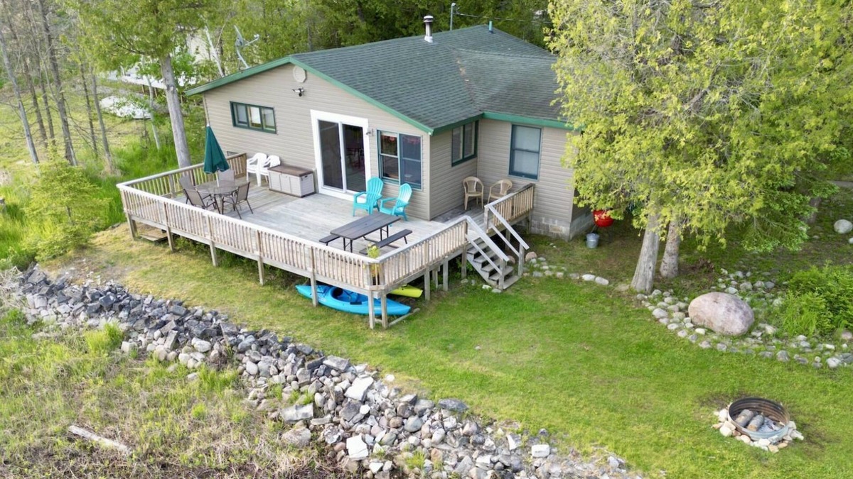 Drummond House | By the Bay on Drummond Island