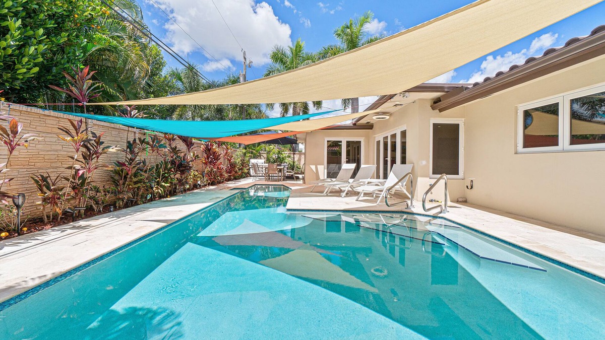 Bel Air House | BY THE SEA VACATION VILLAS 4 BED PRIVATE POOL/STEPS TO BEACH gated community