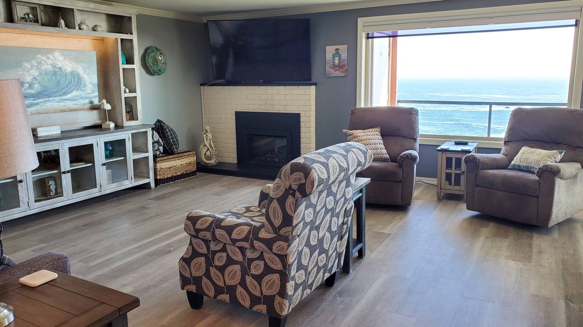 Brookings Condo | "By The Sea" Oceanfront Updated Rainbow Rock Condo, Spectacular Views, 1st Floor