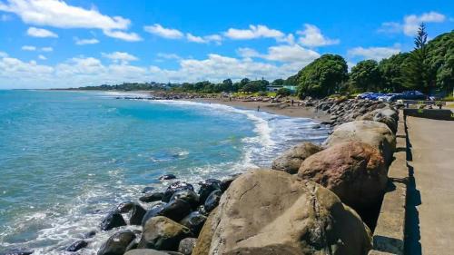Fitzroy Apartment | By The Sea On Sackville - beachside in Fitzroy