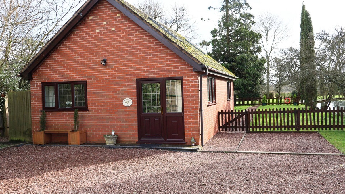 Forest of Dean Cottage | BYEFIELD LODGE, pet friendly, character holiday cottage in Welland