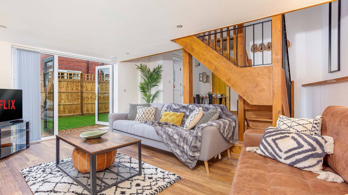 Longford House | ByEvo Oswestry Barn - Quirky 2 Bed 1 Bath Barn style annex close to town centre