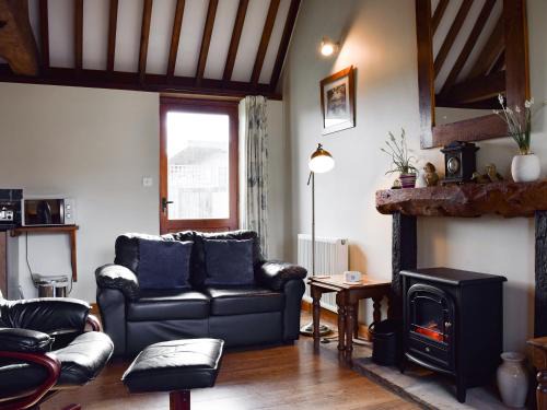 Thame House | Byre Cottage - Meadowbrook Farm